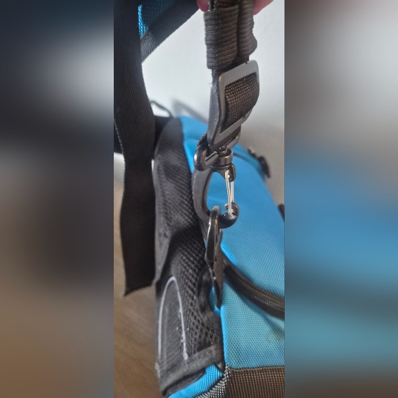 Aqua Travelpro Men's Backpack with Multiple Compartments - Picture 8 of 9